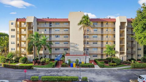 Tiny photo for 3524 Via Poinciana #303, Lake Worth, FL 33467 (MLS # R11168910)
