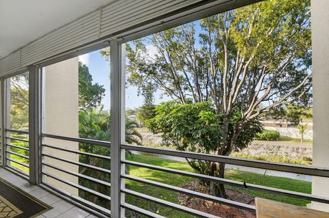Tiny photo for 3524 Via Poinciana #303, Lake Worth, FL 33467 (MLS # R11168910)