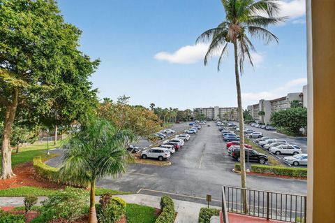 Tiny photo for 3524 Via Poinciana #303, Lake Worth, FL 33467 (MLS # R11168910)
