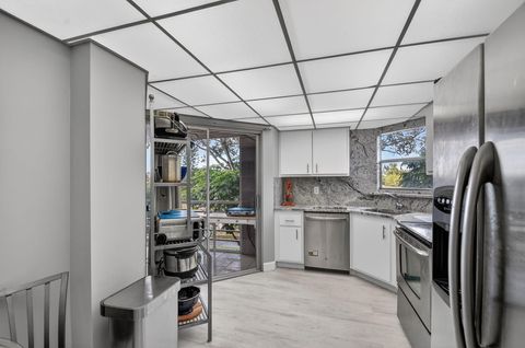 Tiny photo for 3524 Via Poinciana #303, Lake Worth, FL 33467 (MLS # R11168910)