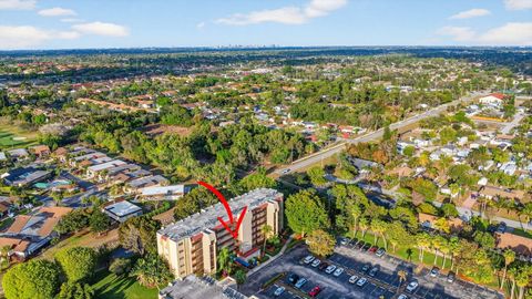 Tiny photo for 3524 Via Poinciana #303, Lake Worth, FL 33467 (MLS # R11168910)