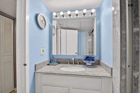 Tiny photo for 3524 Via Poinciana #303, Lake Worth, FL 33467 (MLS # R11168910)