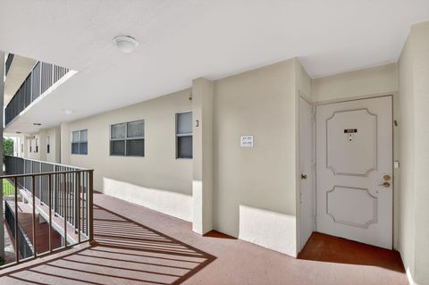 Tiny photo for 3524 Via Poinciana #303, Lake Worth, FL 33467 (MLS # R11168910)