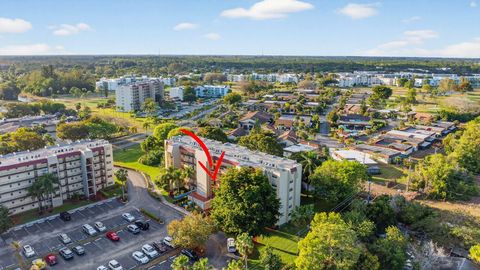 Tiny photo for 3524 Via Poinciana #303, Lake Worth, FL 33467 (MLS # R11168910)