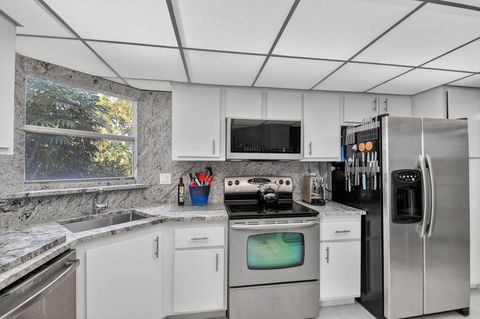 Tiny photo for 3524 Via Poinciana #303, Lake Worth, FL 33467 (MLS # R11168910)