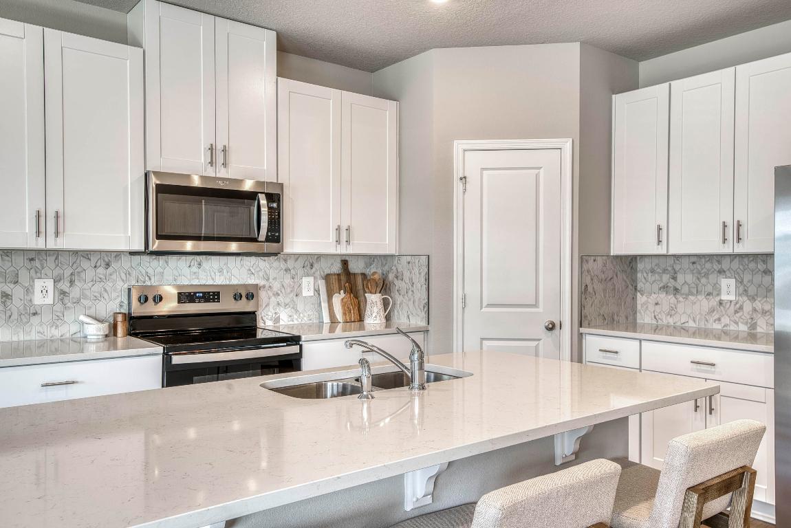 5735 SE Edgewater Circle