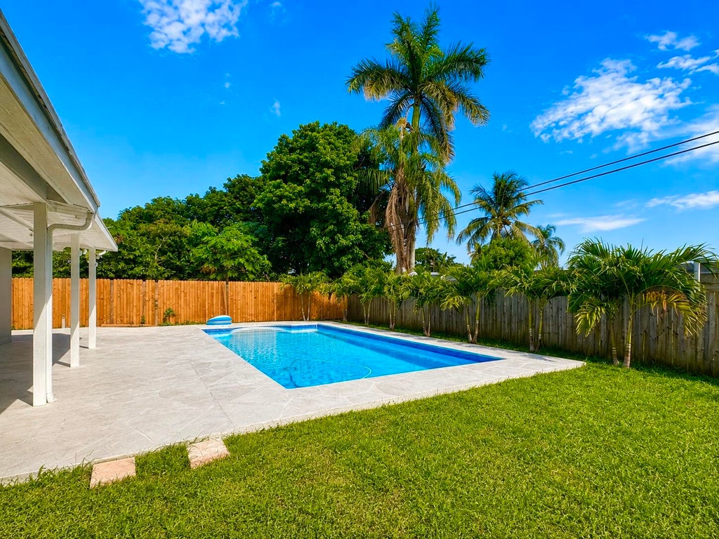 Photo of 345 PINEHURST Road, Palm Springs, FL 33461 (MLS # B26074878)