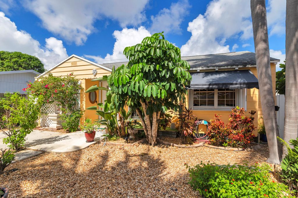 Photo of 341 Nottingham Boulevard, West Palm Beach, FL 33405 (MLS # R11135398)