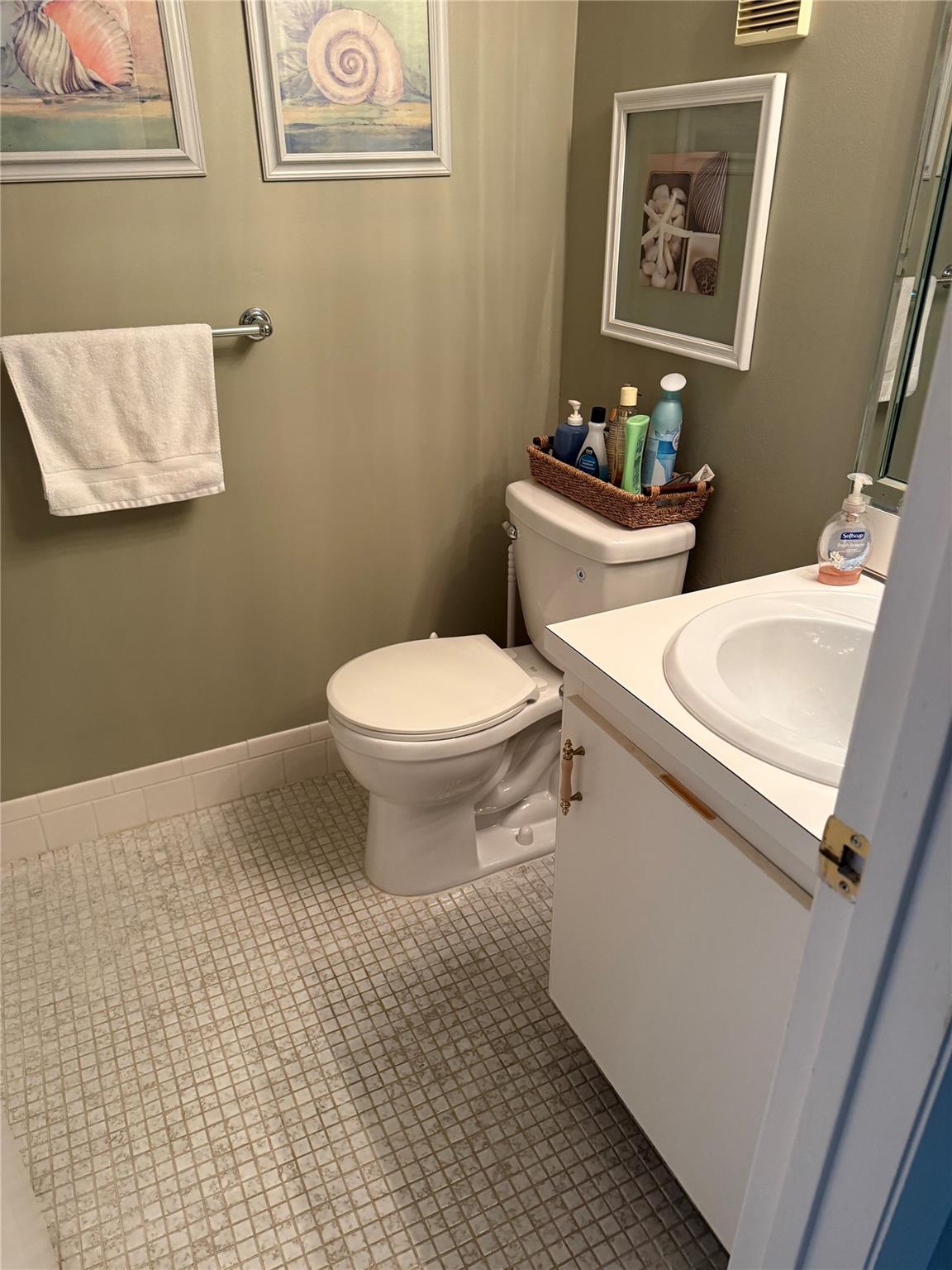 Evergreen 01 Condo 01-04 - Residential Lease