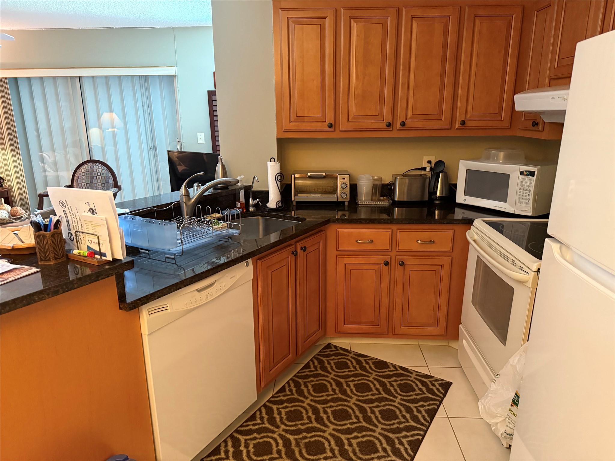 Evergreen 01 Condo 01-04 - Residential Lease