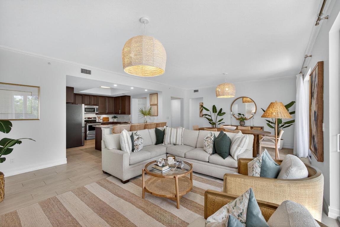 833 Bay Colony Drive S