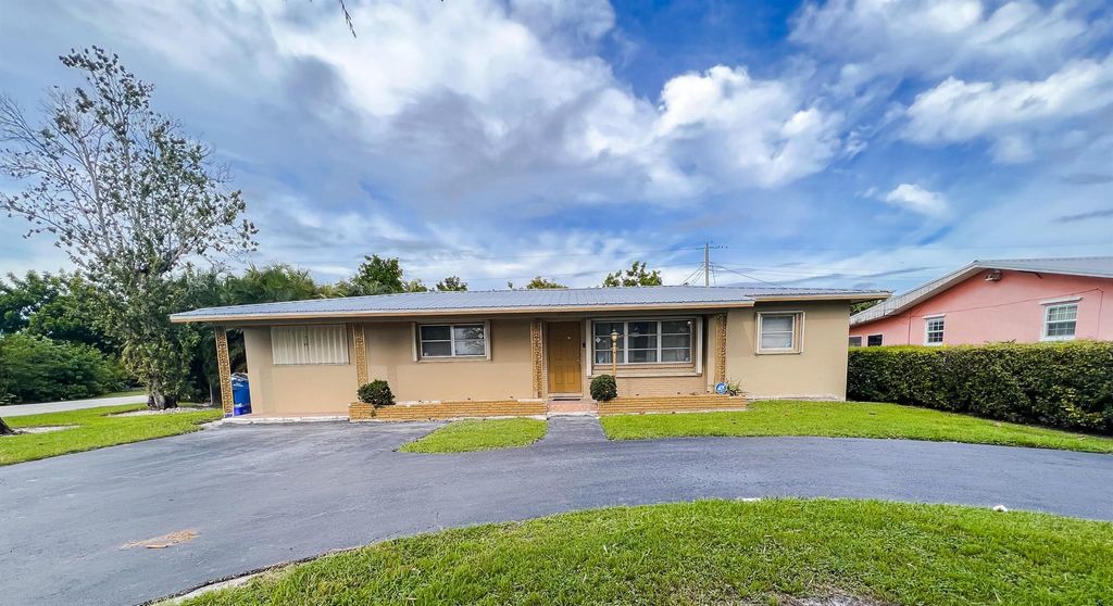 Photo of 980 SE 3rd Street, Belle Glade, FL 33430 (MLS # R10920288)