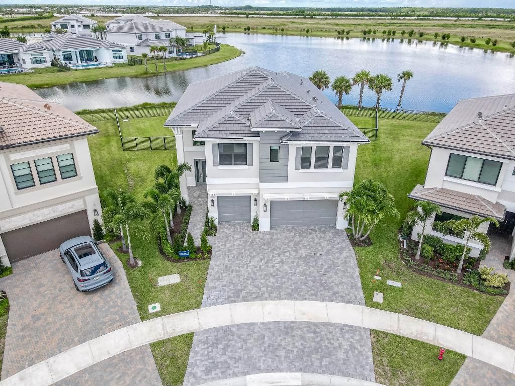 Photo of 10077 Heron Flock Drive, Palm Beach Gardens, FL 33412 (MLS # R11125327)