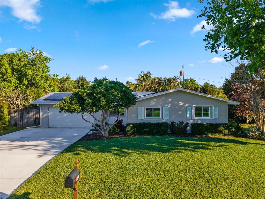 Photo of 1713 SW 32nd Terrace, Palm City, FL 34990 (MLS # R10962077)