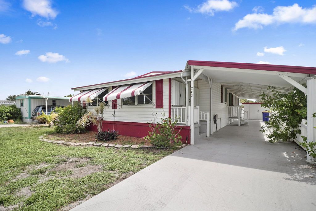 Photo of 7777 SE Swan Avenue, Hobe Sound, FL 33455 (MLS # R11020374)