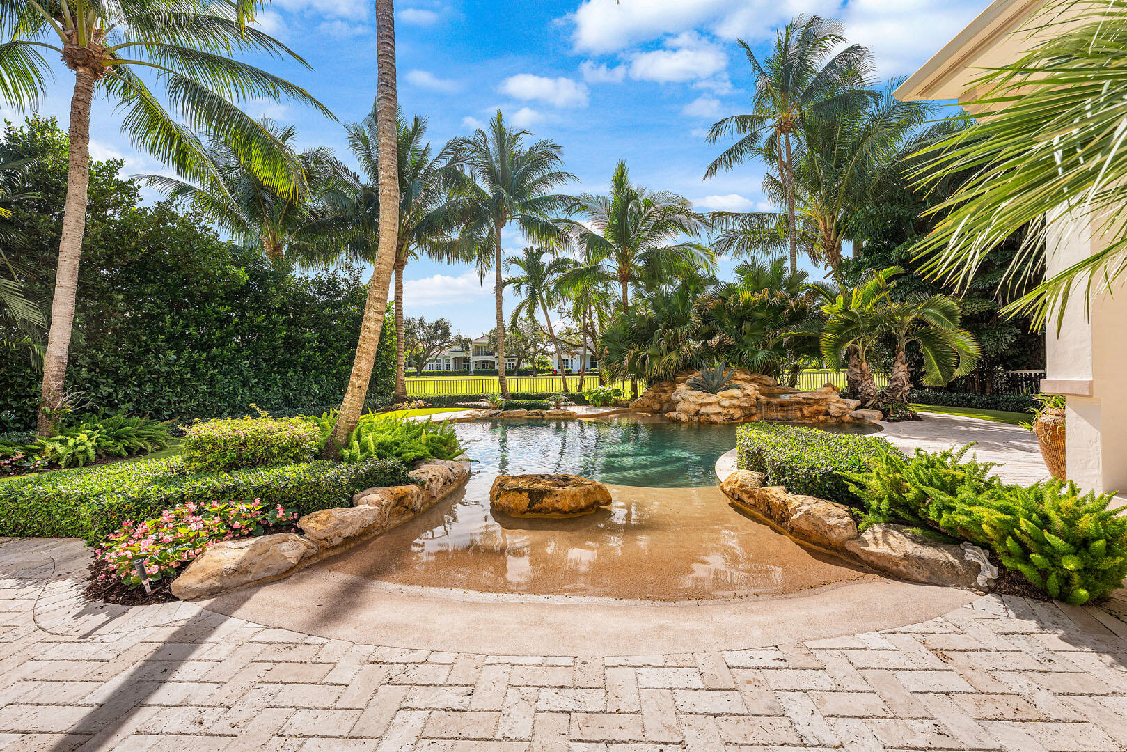 ROYAL PALM YACHT & COUNTRY CLUB - Residential