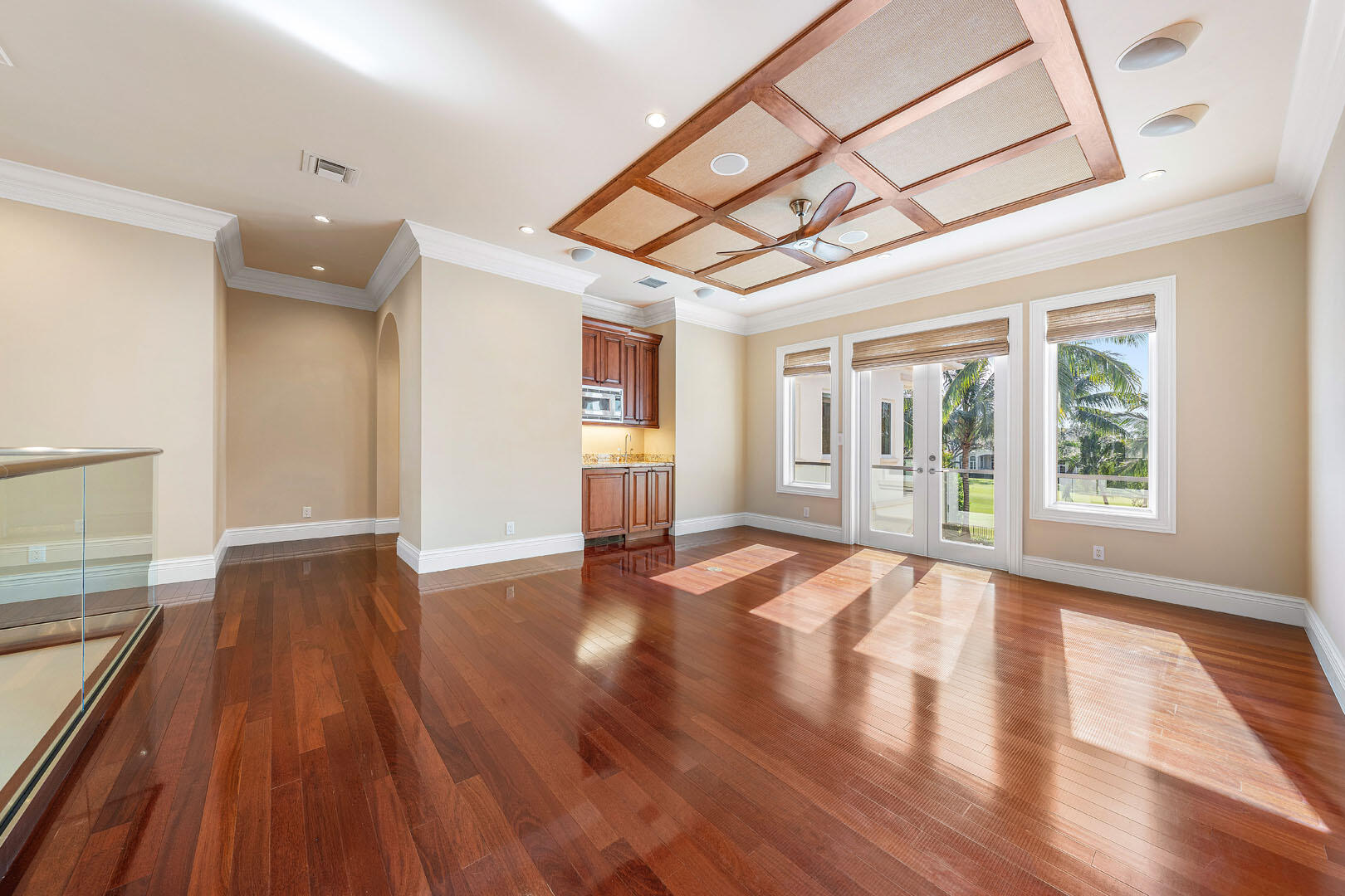 ROYAL PALM YACHT & COUNTRY CLUB - Residential