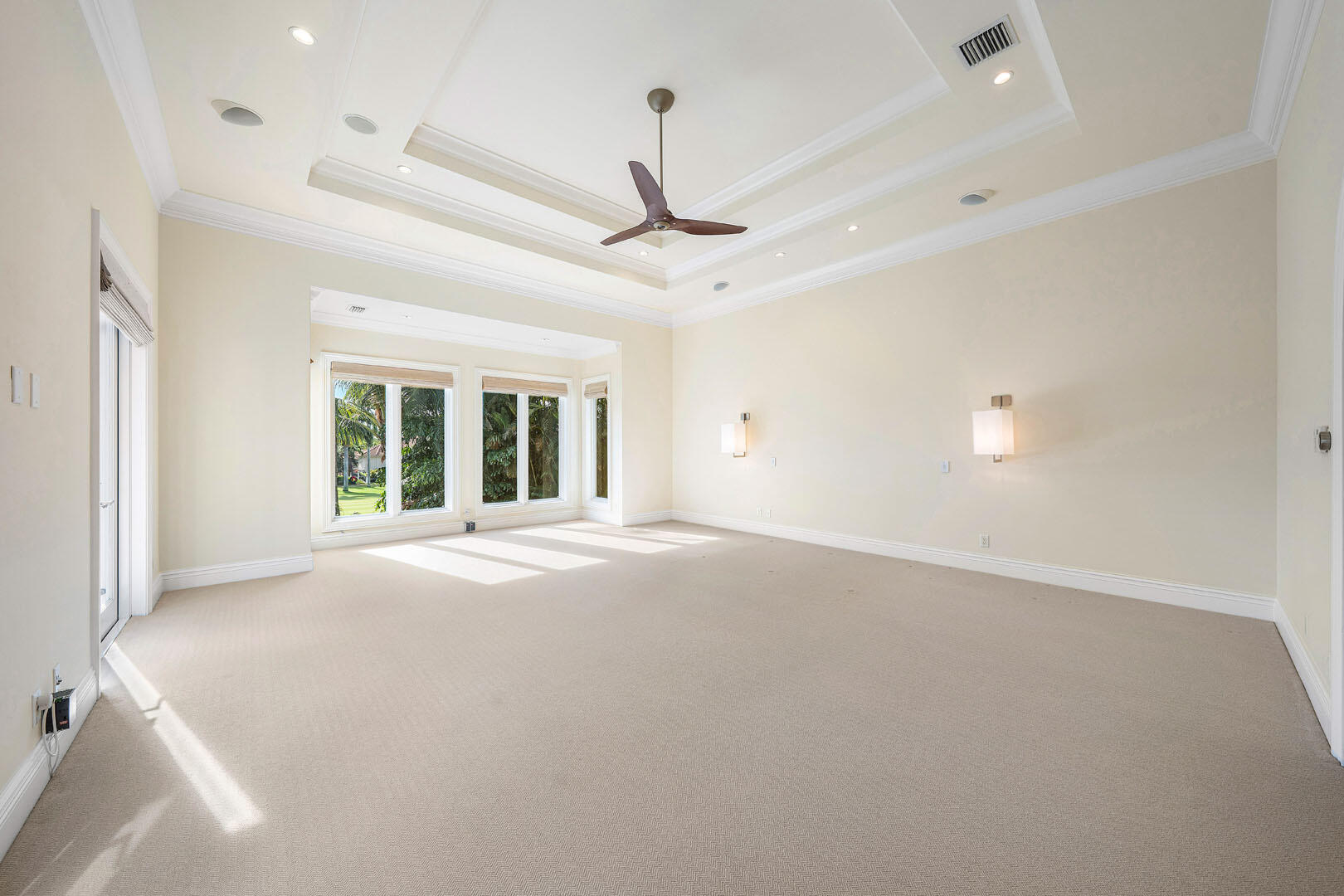 ROYAL PALM YACHT & COUNTRY CLUB - Residential