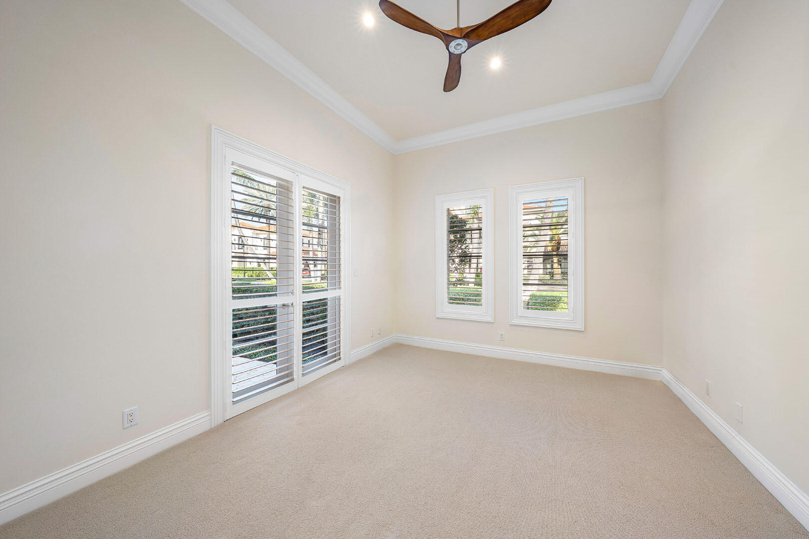 ROYAL PALM YACHT & COUNTRY CLUB - Residential