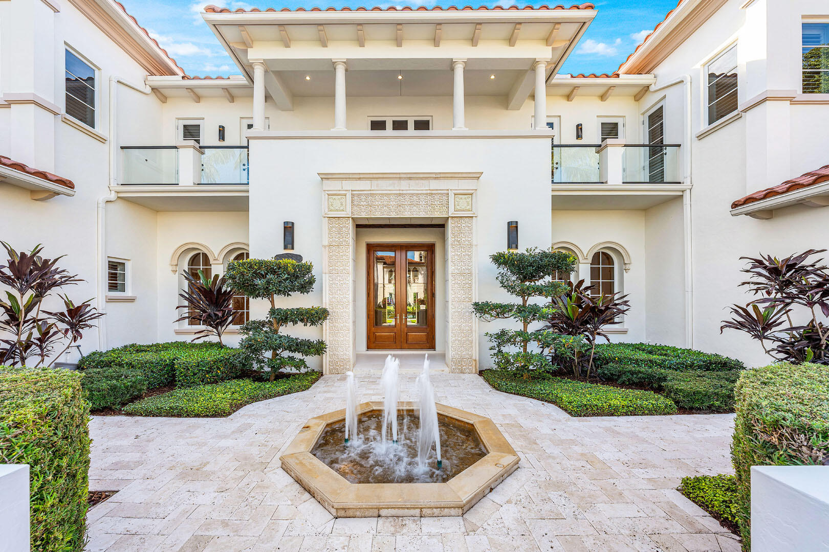 ROYAL PALM YACHT & COUNTRY CLUB - Residential