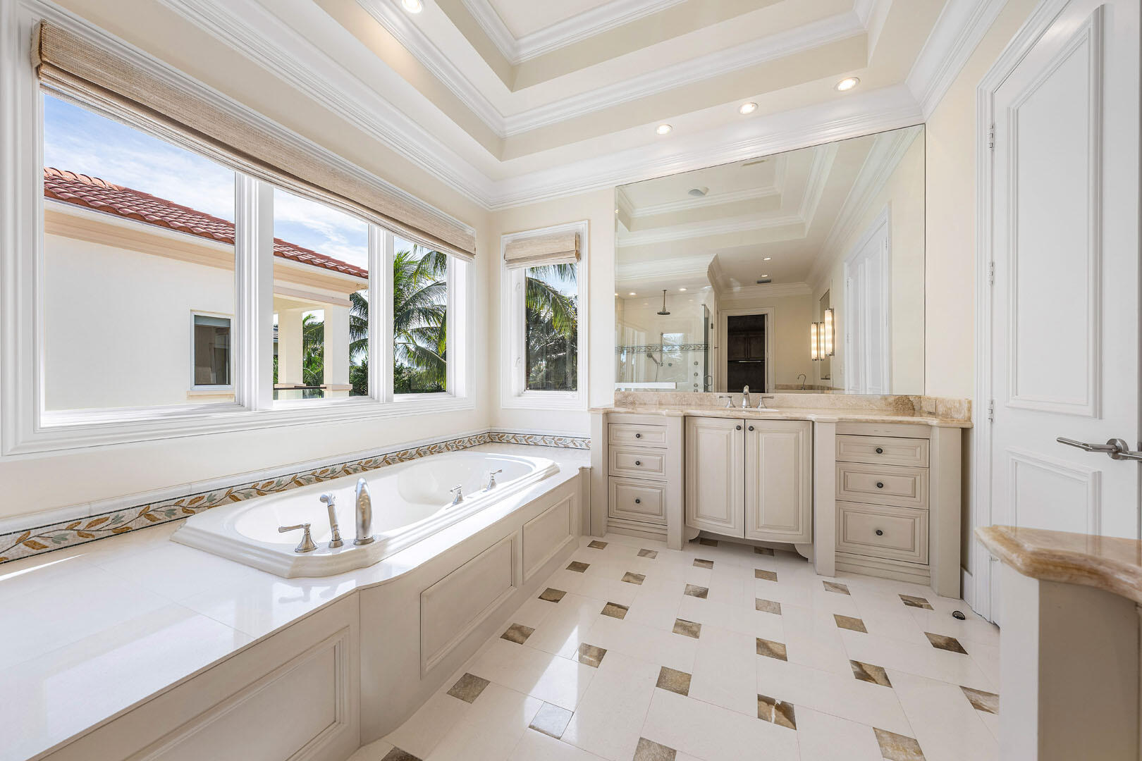 ROYAL PALM YACHT & COUNTRY CLUB - Residential