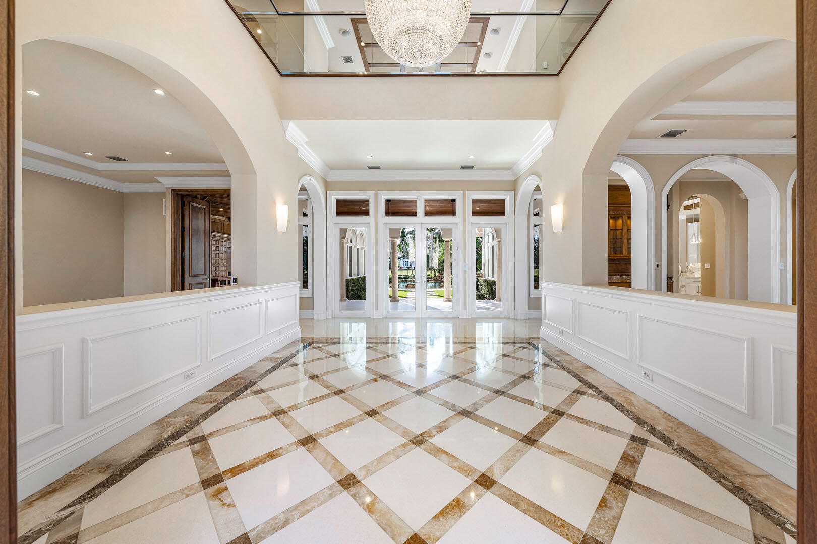 ROYAL PALM YACHT & COUNTRY CLUB - Residential