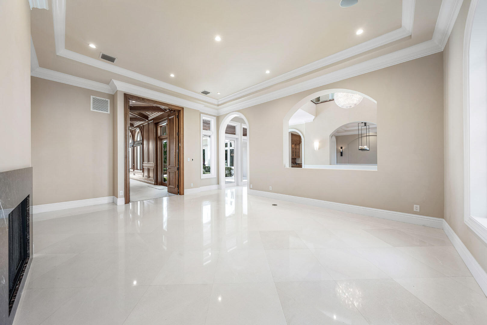 ROYAL PALM YACHT & COUNTRY CLUB - Residential