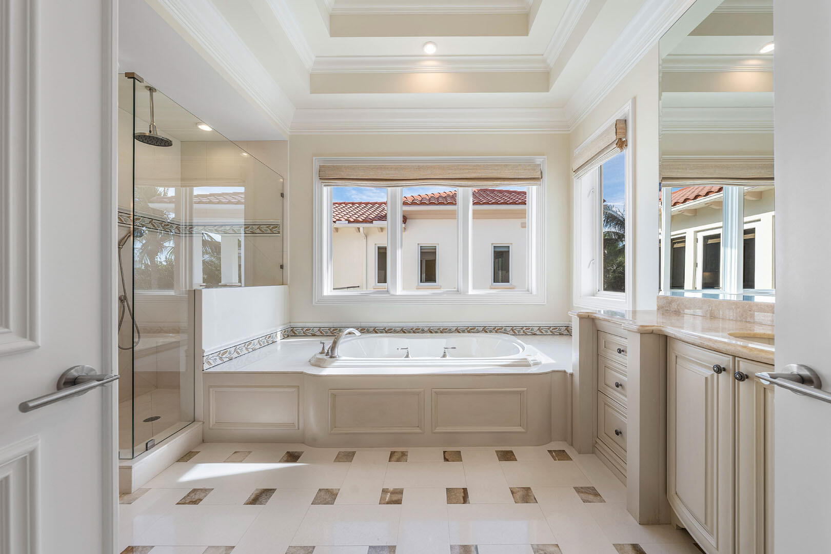 ROYAL PALM YACHT & COUNTRY CLUB - Residential