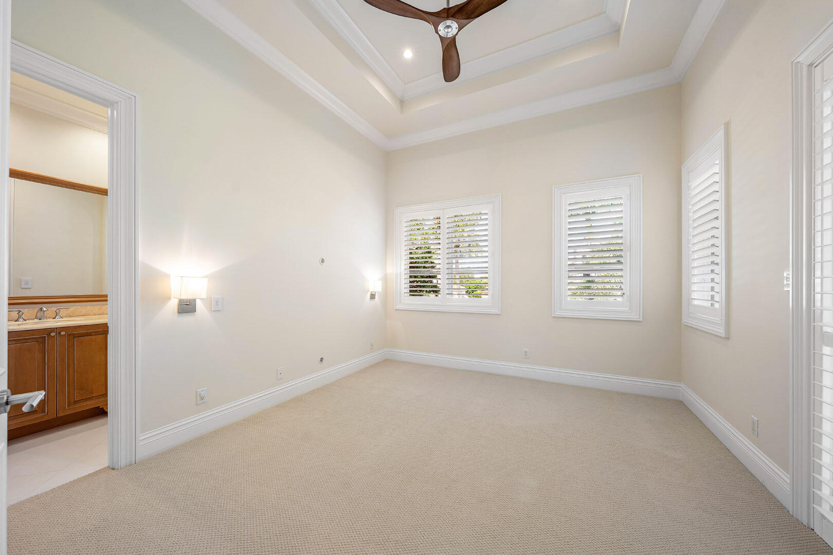 ROYAL PALM YACHT & COUNTRY CLUB - Residential