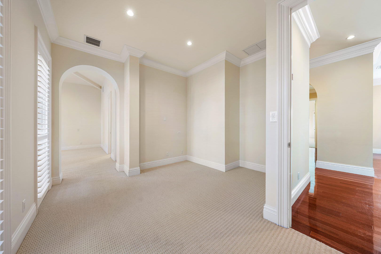 ROYAL PALM YACHT & COUNTRY CLUB - Residential