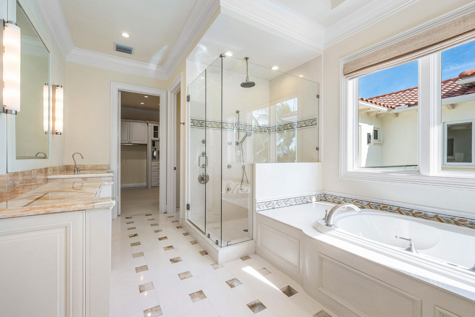 ROYAL PALM YACHT & COUNTRY CLUB - Residential