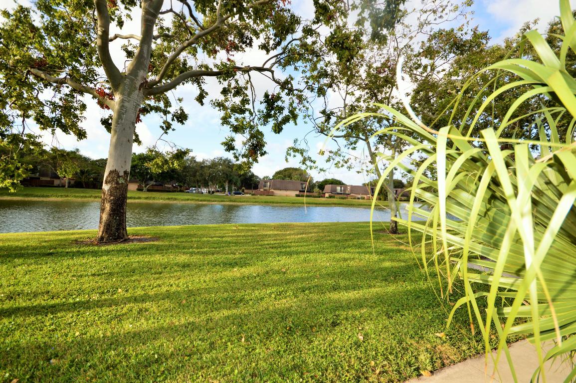 HERITAGE VILLAGE OF P B LAKES - Residential