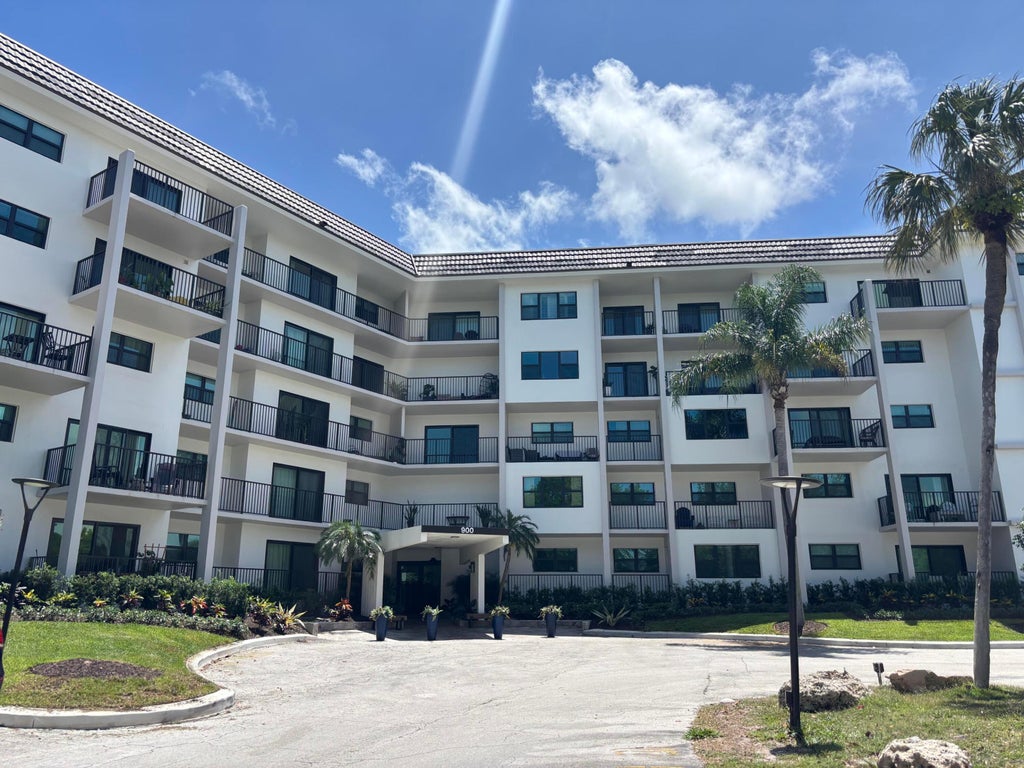Photo of 900 River Reach Drive #521, Fort Lauderdale, FL 33315 (MLS # B26023245)