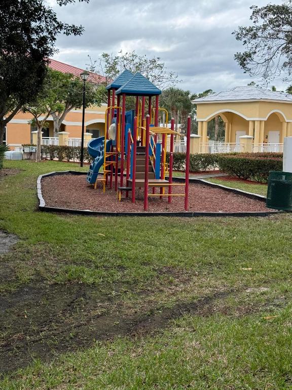 MARINER VILLAGE OF MARTIN COUNTY CONDO - Residential