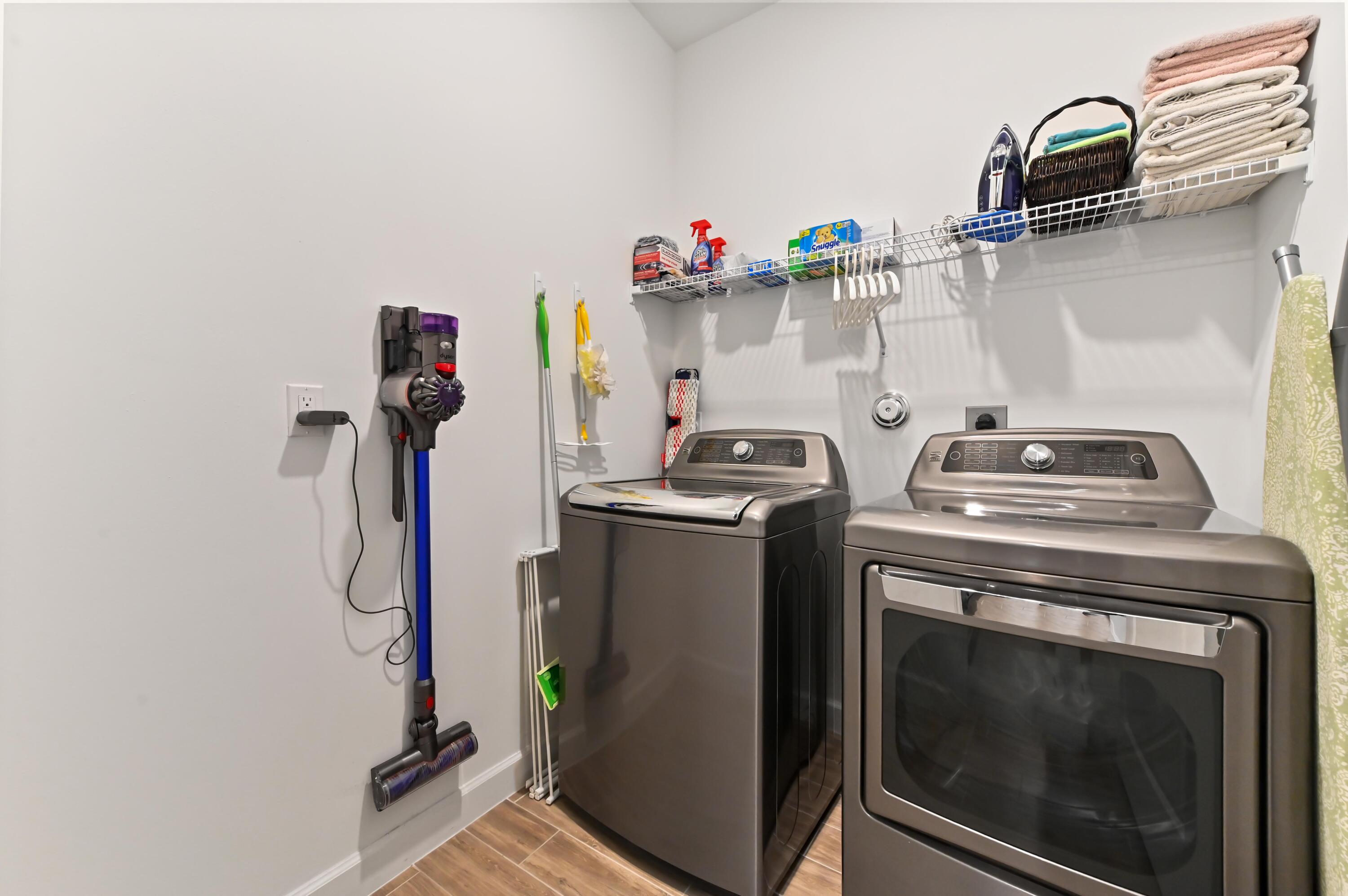 CRESTWOOD NORTH - Residential