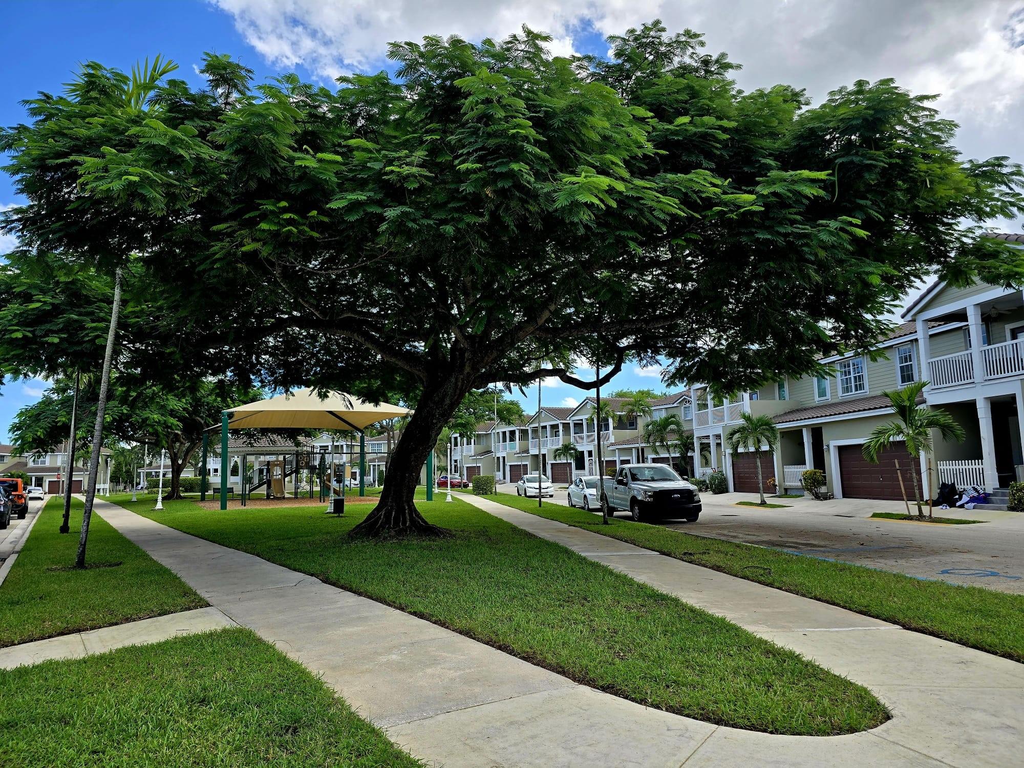 KENSINGTON MANOR - Residential