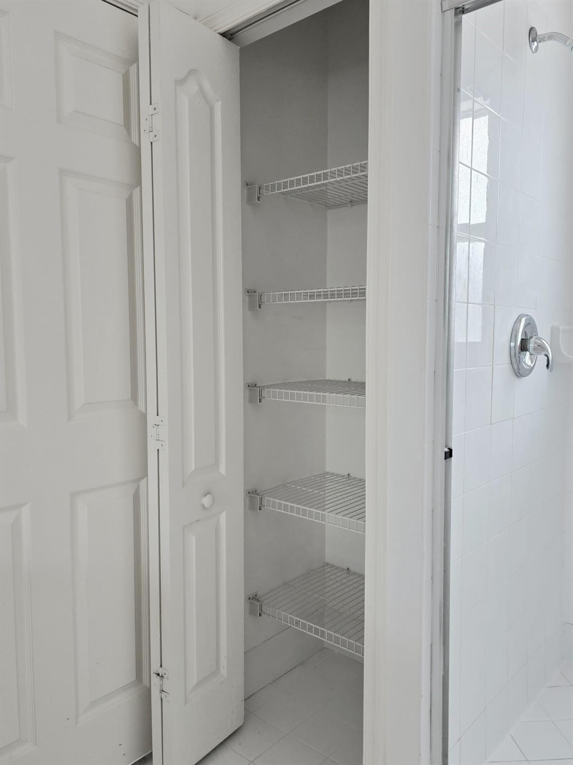 KENSINGTON MANOR - Residential