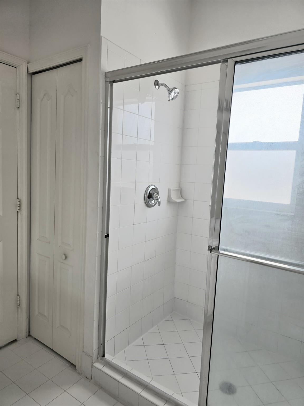 KENSINGTON MANOR - Residential