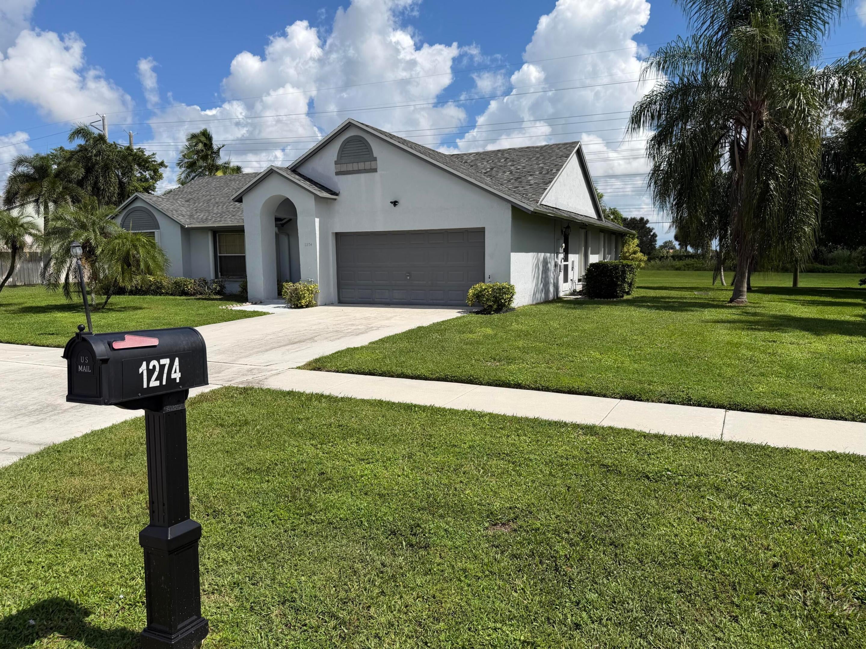 1274 SUMMERWOOD Circle