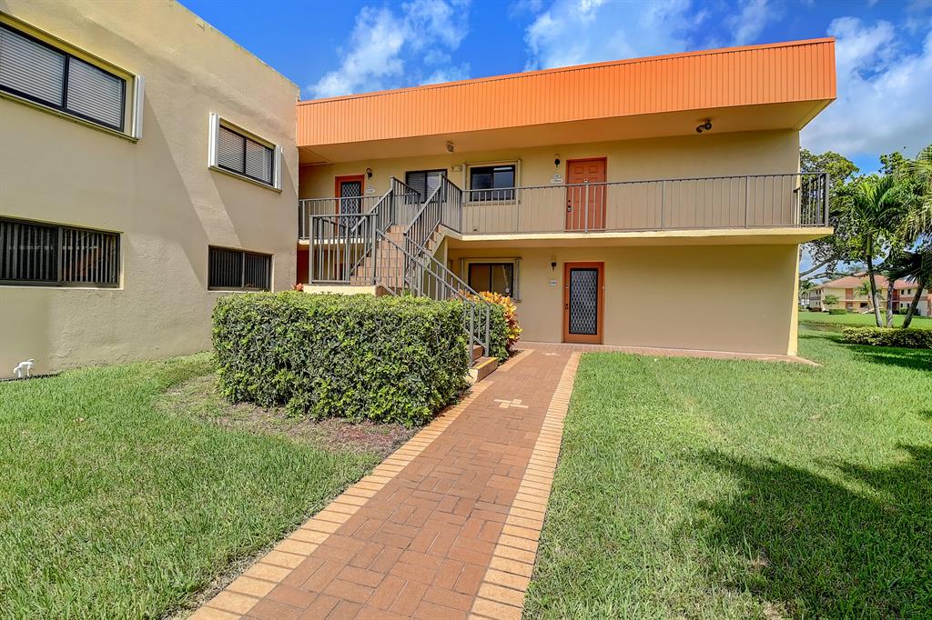 Photo of 15450 Pembridge Avenue #181, Delray Beach, FL 33484 (MLS # R10750316)