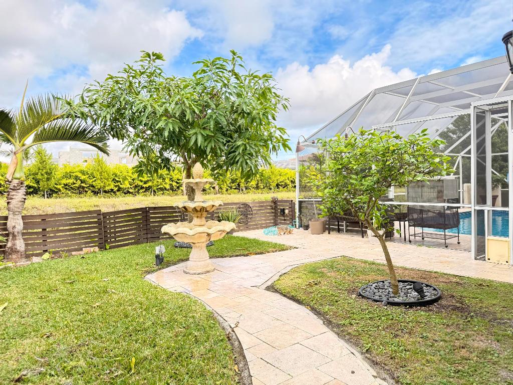 WEST BOCA LAKE - Residential