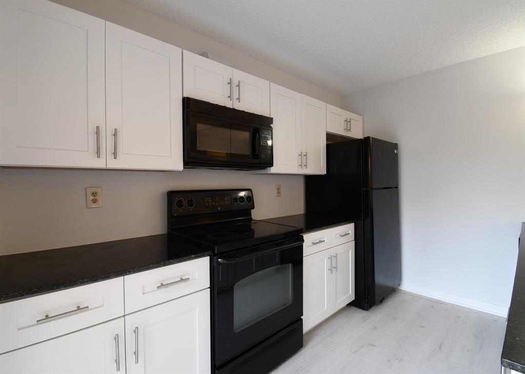 Move in ready 2/2.5 townhome in West Palm Beach! Community offers many amenities such as picnic areas, kiddie pools, softball fields, and more! ***PLEASE USE FAR BAR AS IN CONTRACT FOR SALE***