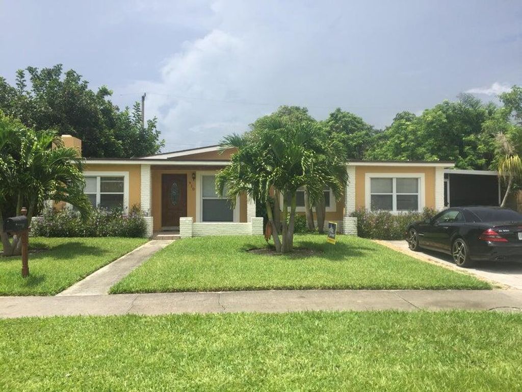 Photo of 910 W Drew Street, Lantana, FL 33462 (MLS # B26014232)