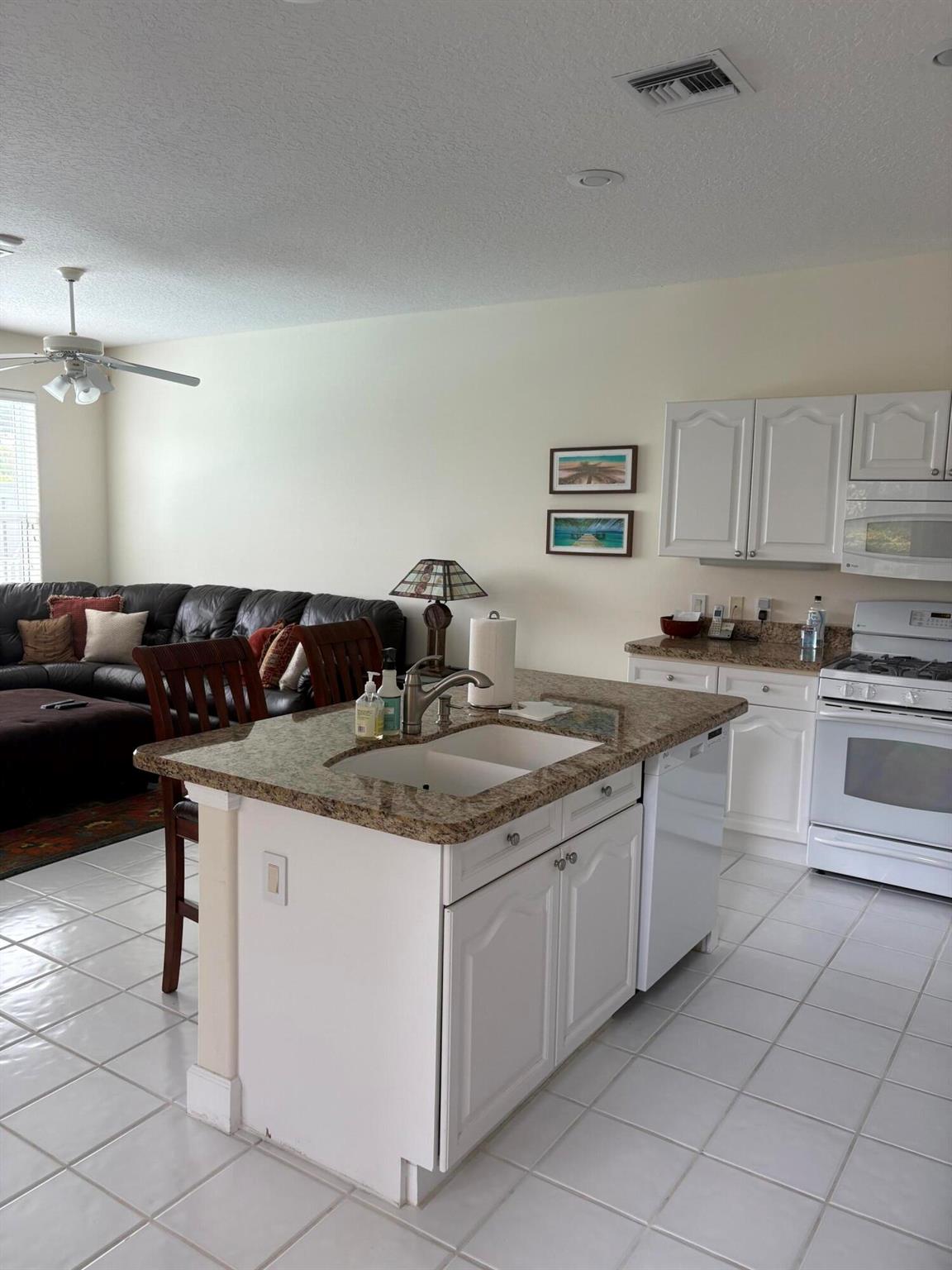 PGA RESORT COMMUNITY OF A - Residential Lease