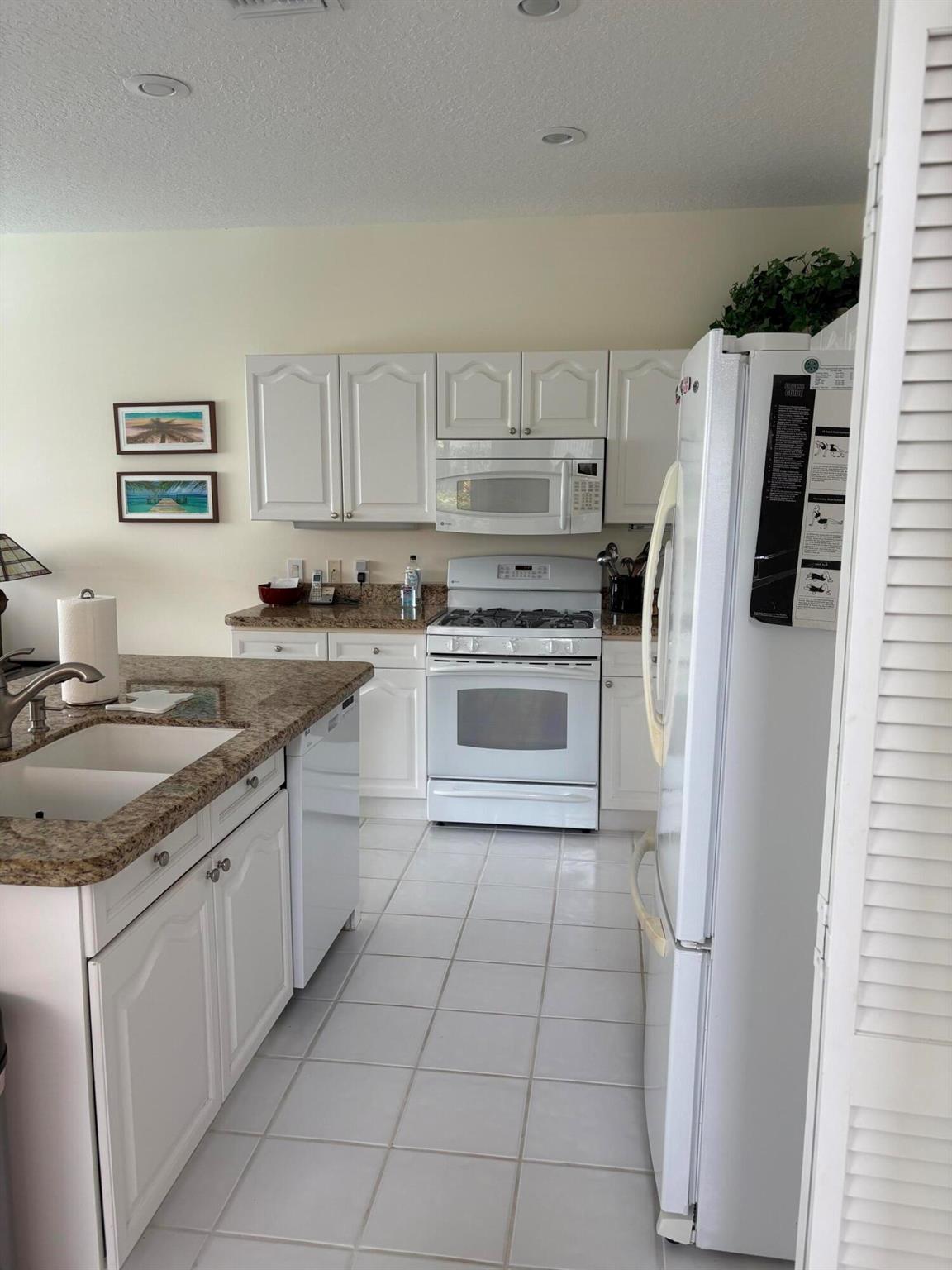 PGA RESORT COMMUNITY OF A - Residential Lease