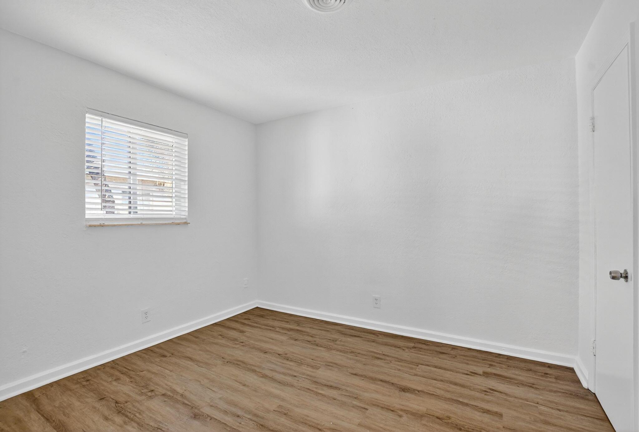 CRESTHAVEN NO 11 - Residential Lease