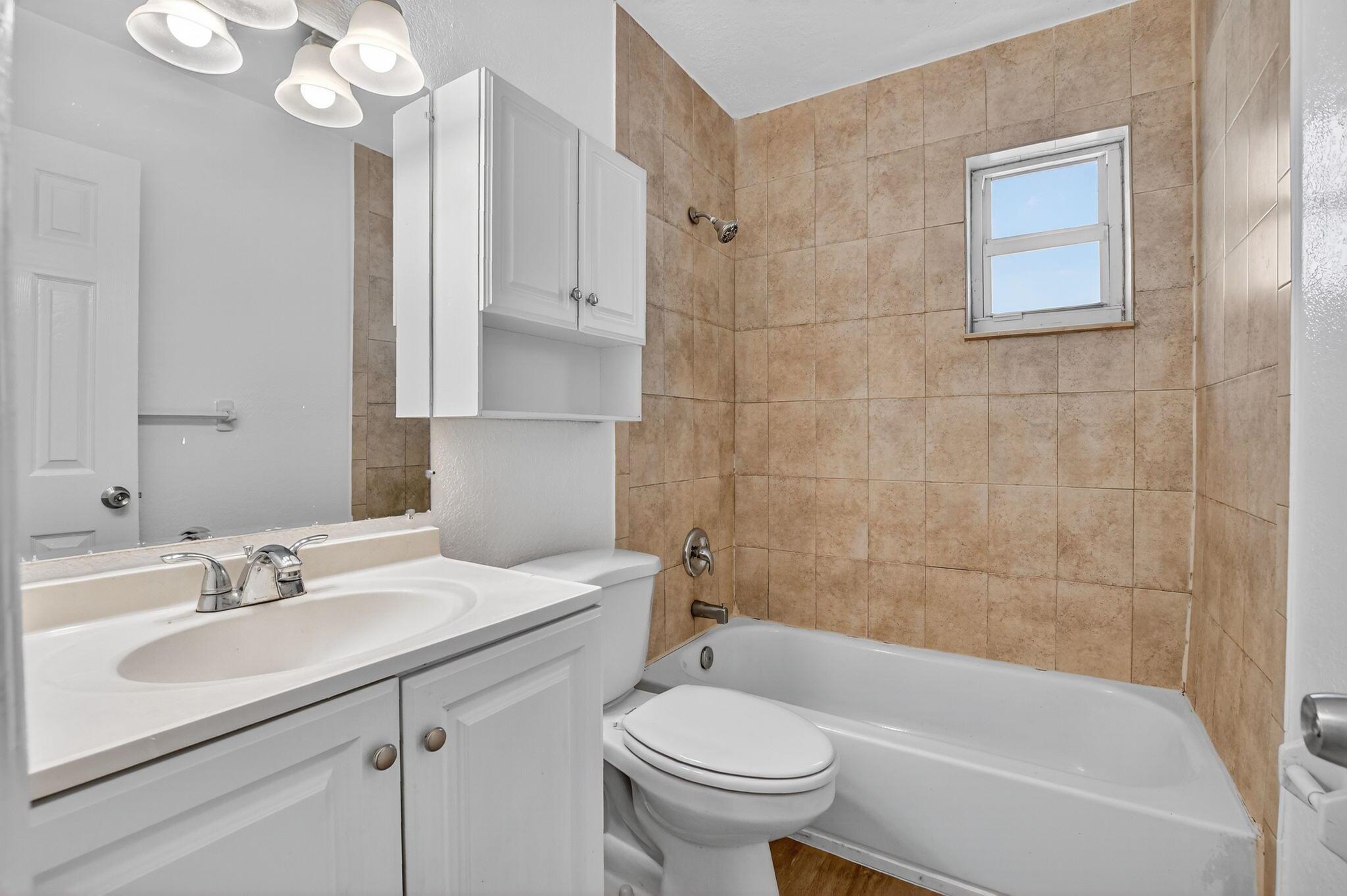 CRESTHAVEN NO 11 - Residential Lease