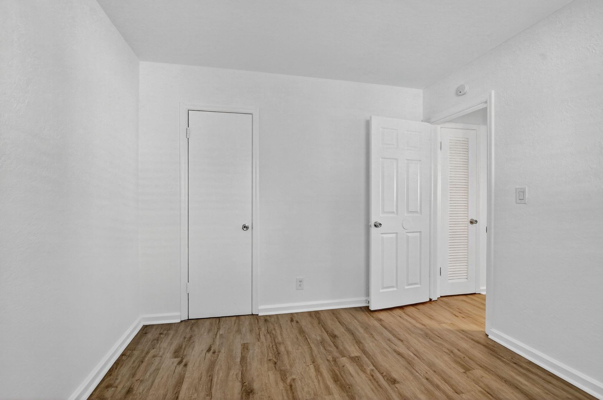 CRESTHAVEN NO 11 - Residential Lease