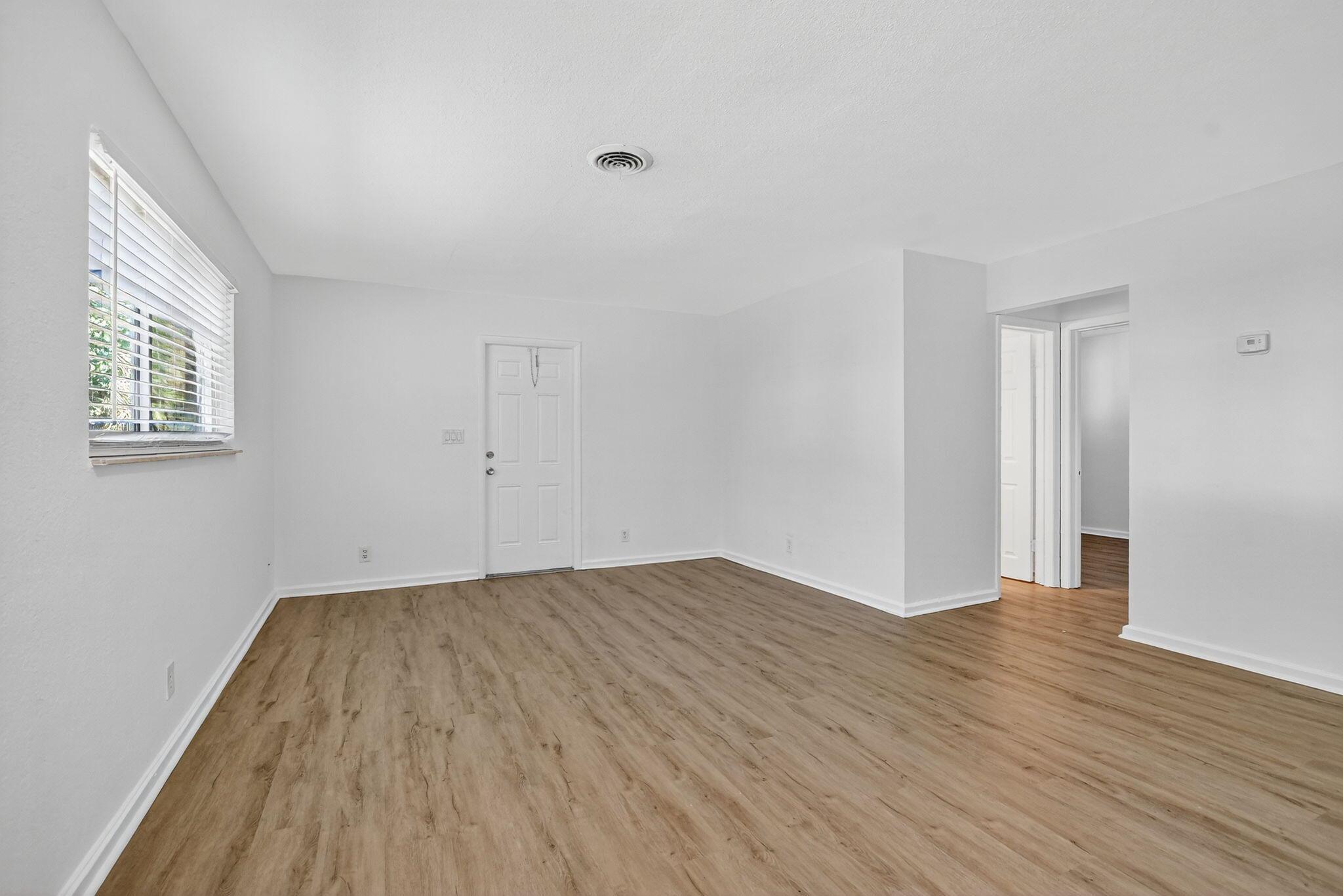 CRESTHAVEN NO 11 - Residential Lease