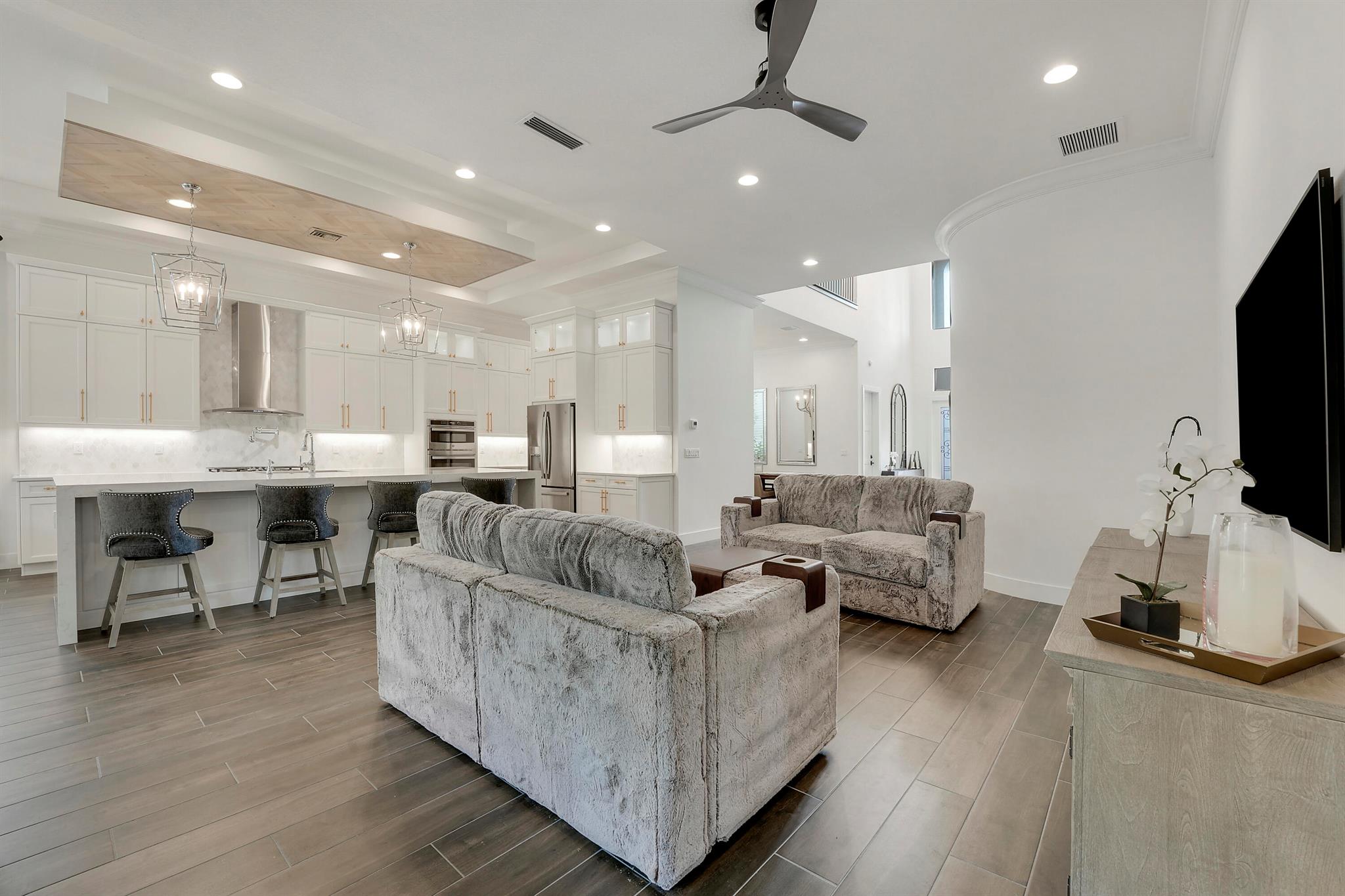 ALTON NEIGHBORHOOD - Residential